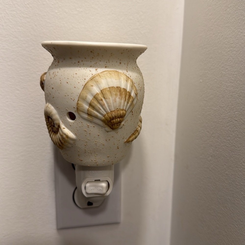 Scentsy Seashell Plug-In Shell Beach Decor Night Light Wax Warmer Retired - Picture 7 of 12